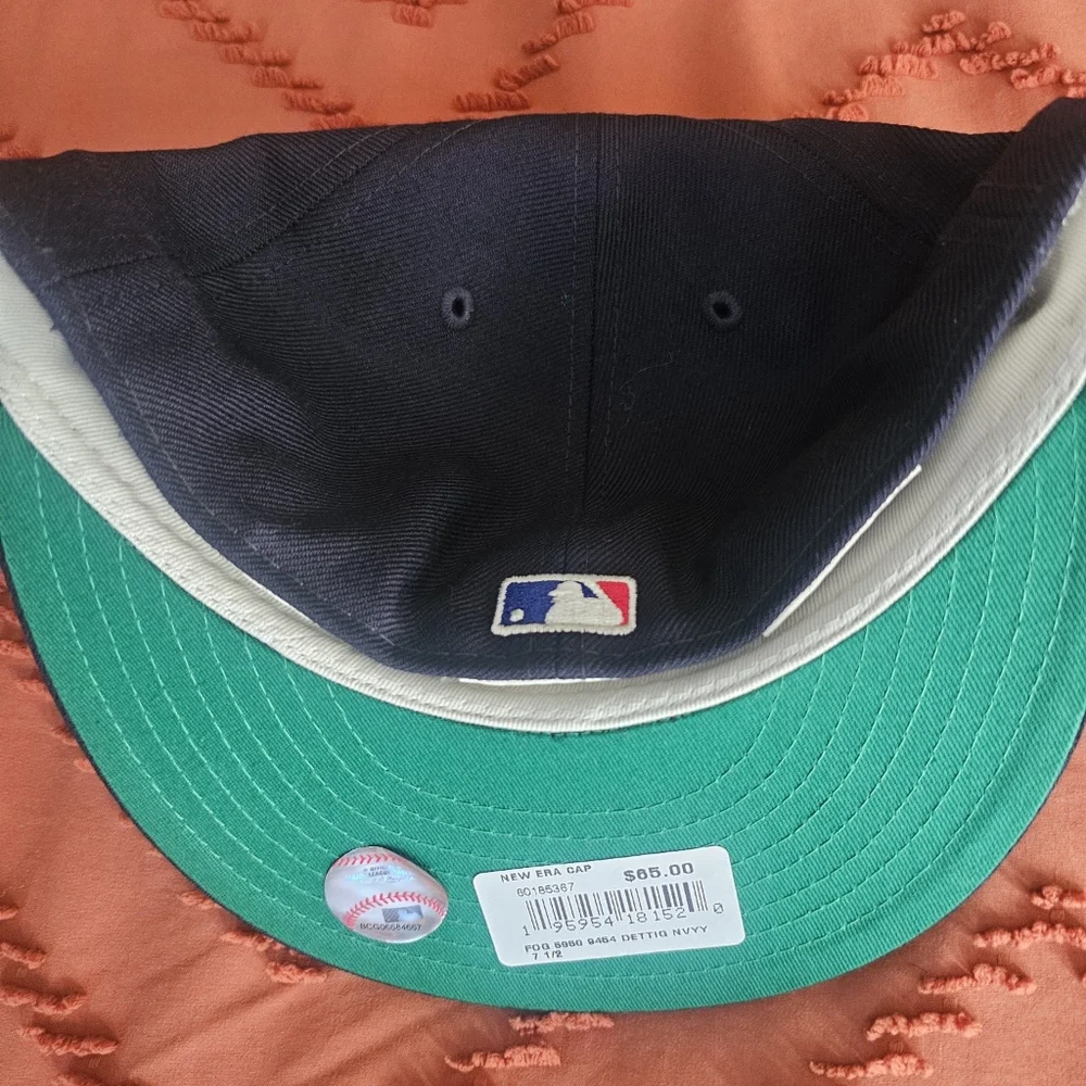 Men's Hat - Picture 4 of 4